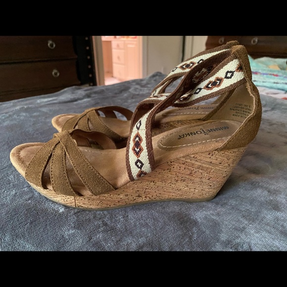 💜SALE💜Minnetonka brown suede wedge sandal - Picture 2 of 5
